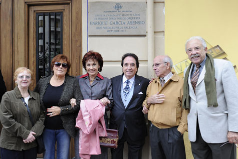 Colocación de la Placa Conmemorativa en el edificio donde nació el Maestro García Asensio